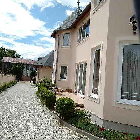 Castelinho Apartmanhaz Gyenesdiás Exterior photo