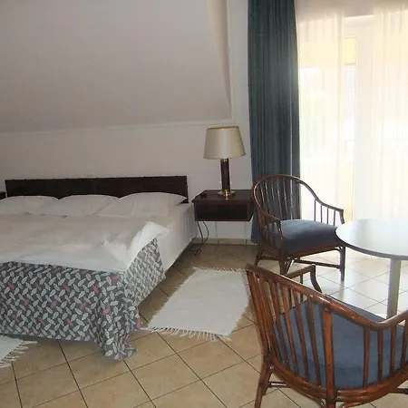 Castelinho Apartmanhaz Gyenesdiás Room photo