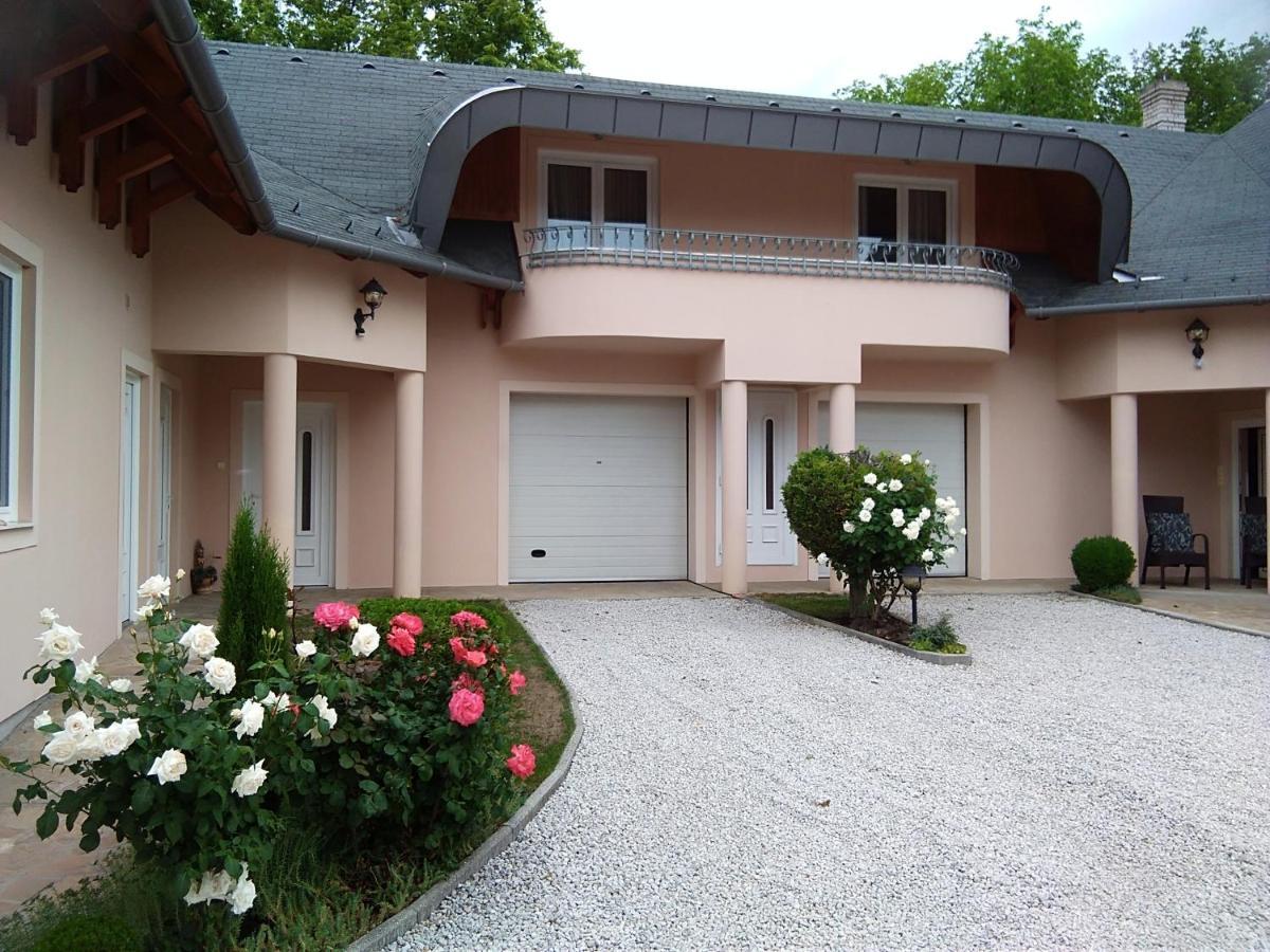 Castelinho Apartmanhaz Apartmán Gyenesdias